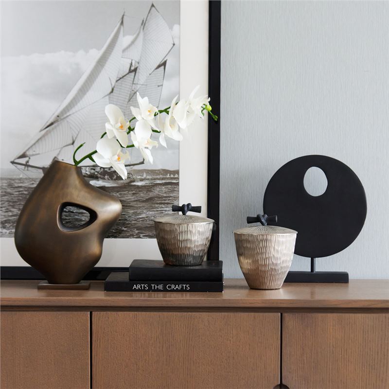 โถเก็บของลายเส้นสีเงินสไตล์อิน - Decor Lighting India บทวิจารณ์และราคา