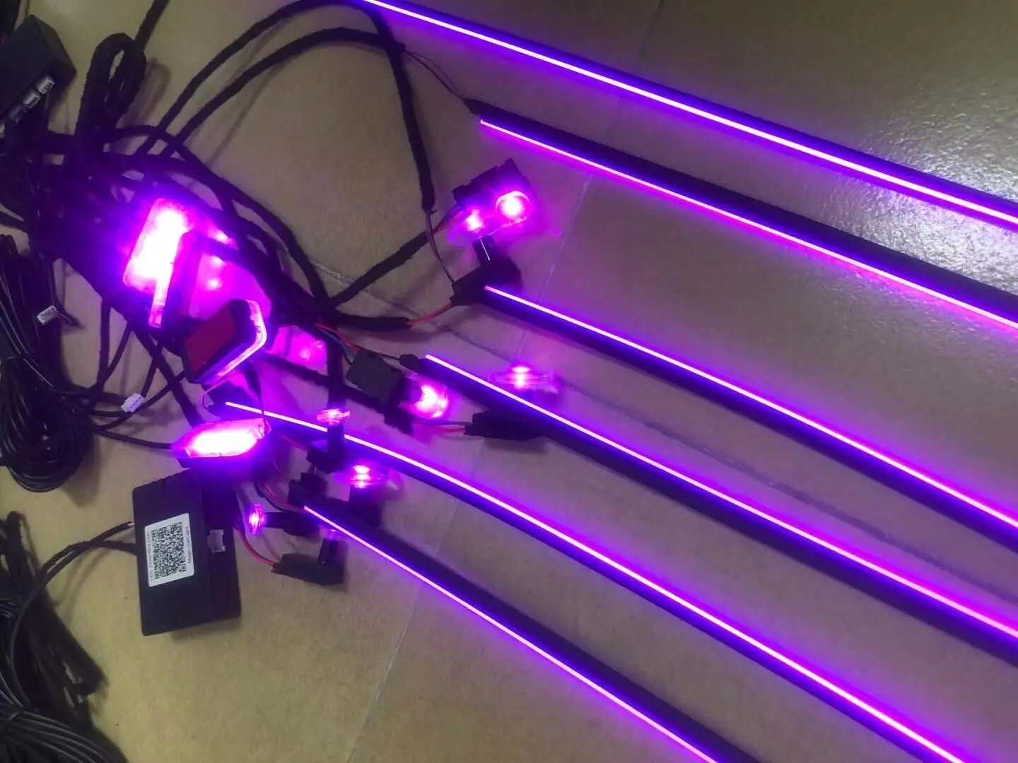 ไฟสร้างบรรยากาศในรถยนต์ K3 รุ่ - Decor Lighting India บทวิจารณ์และราคา